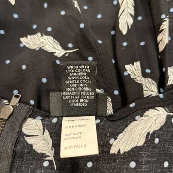 Torrid Zip-Back Feather and Polka Dot Black Short Sleeve Blouse – 3X - Picture 8 of 8